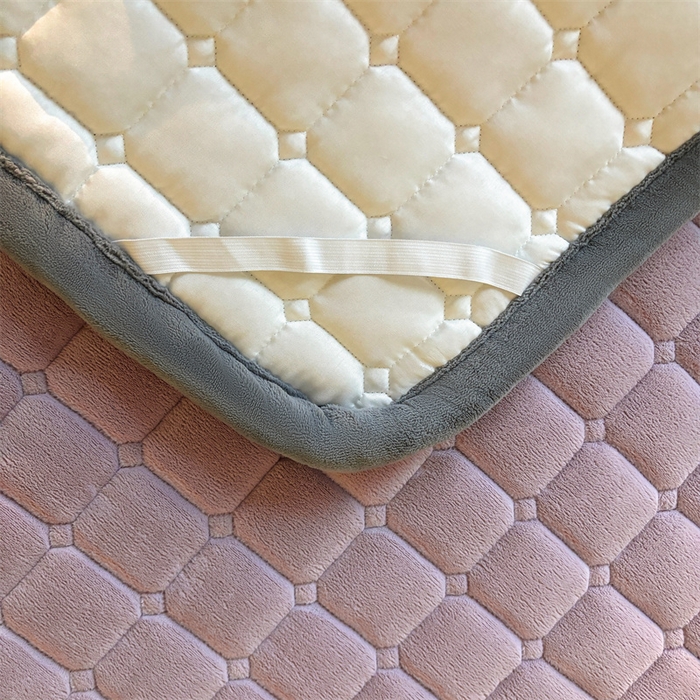 91家纺网 家纺一手货源 找家纺 喜居 2025新款luck熊牛奶绒床垫床褥子床护垫 LUCK熊-紫