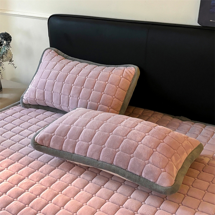 91家纺网 家纺一手货源 找家纺 喜居 2025新款luck熊牛奶绒床垫床褥子床护垫 LUCK熊-紫