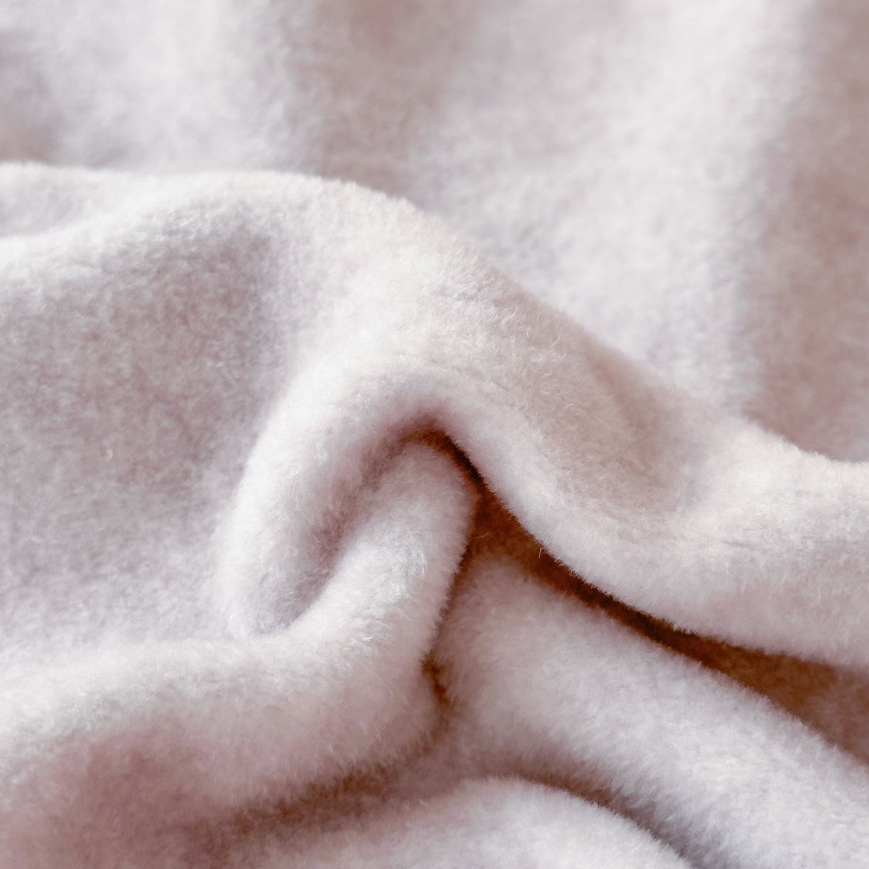 91家纺网 家纺一手货源 找家纺 小欢喜 2025新款多功能双面高克重獭獭绒盖毯 棕色