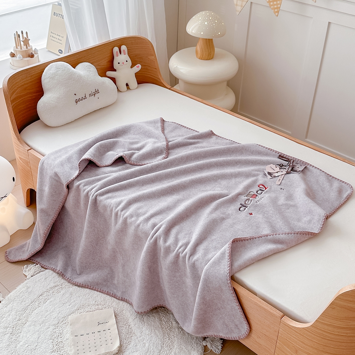 91家纺网 家纺一手货源 找家纺 小欢喜 2025新款多功能双面高克重獭獭绒盖毯 棕色