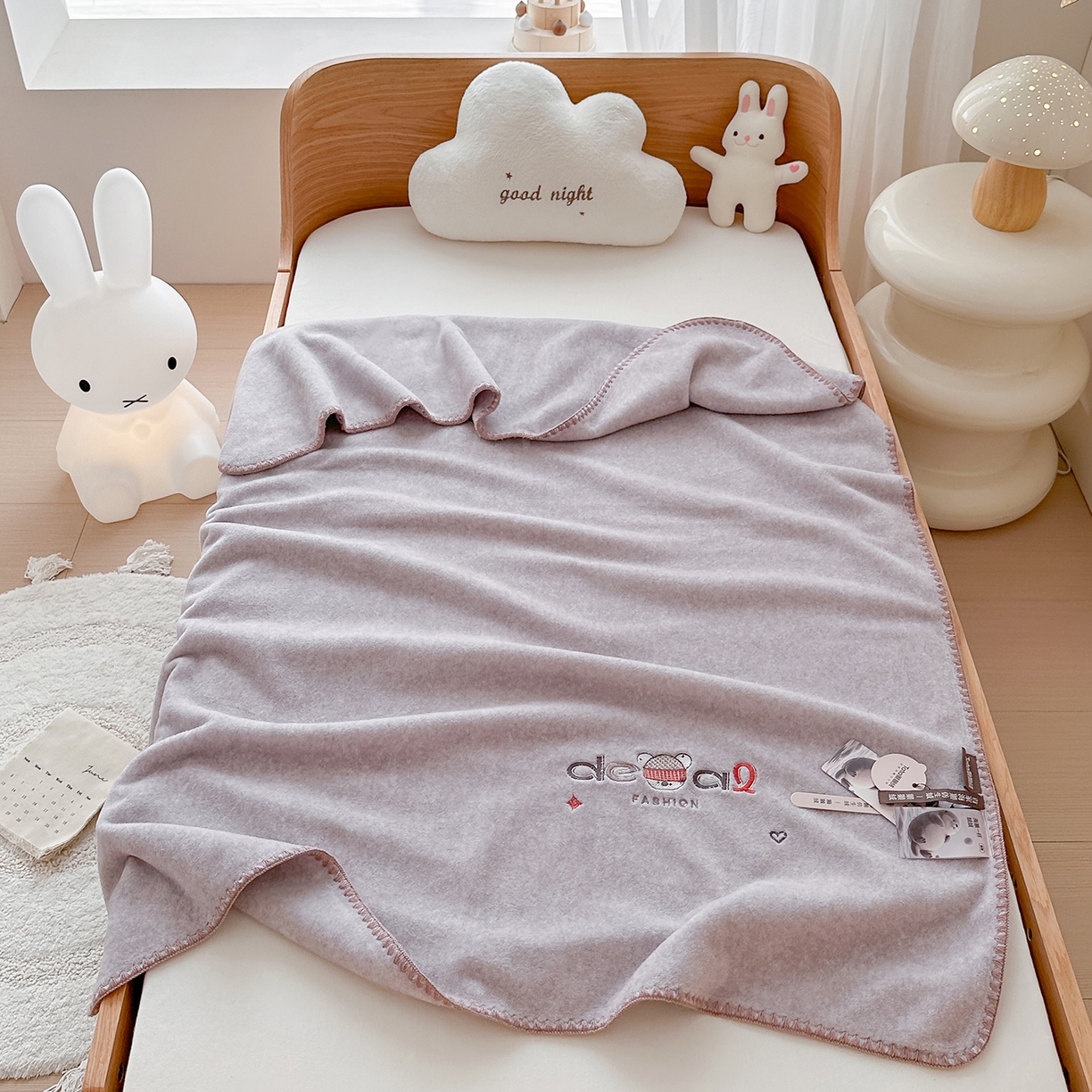 91家纺网 家纺一手货源 找家纺 小欢喜 2025新款多功能双面高克重獭獭绒盖毯 棕色