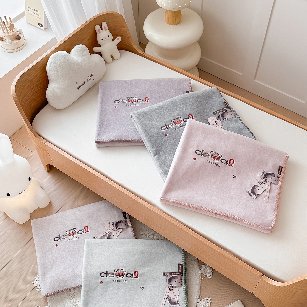 91家纺网 家纺一手货源 找家纺 小欢喜 2025新款多功能双面高克重獭獭绒盖毯 组合图仅供展示不可下单