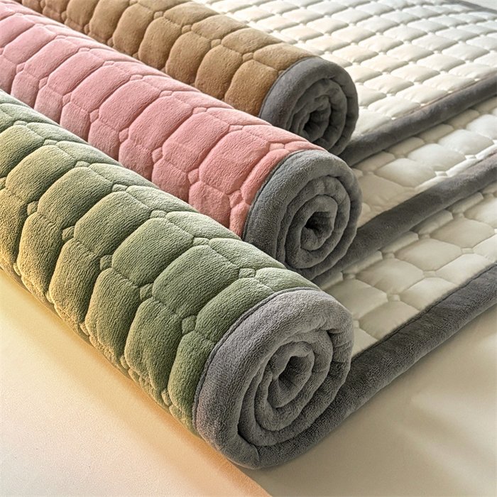 91家纺网 家纺一手货源 找家纺 喜居 2025新款luck熊牛奶绒床垫床褥子床护垫 组合图