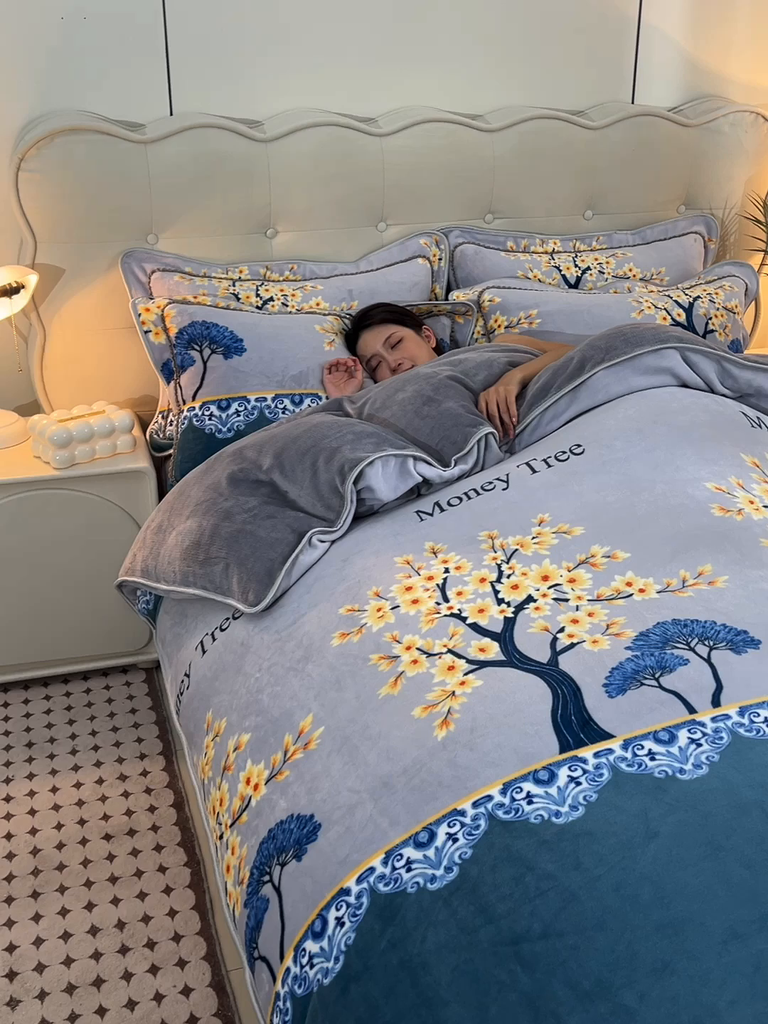 91家纺网 家纺一手货源 找家纺 佳一 2025新款高克重8-9斤 印花牛奶绒四件套 金枝玉叶