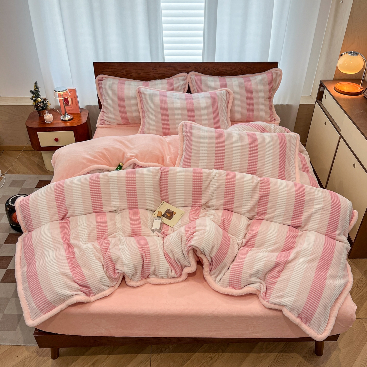 91家纺网 家纺一手货源 找家纺 （总）安哆啦 2025新款着色烂花雕花兔毛绒包边牛奶绒四件套