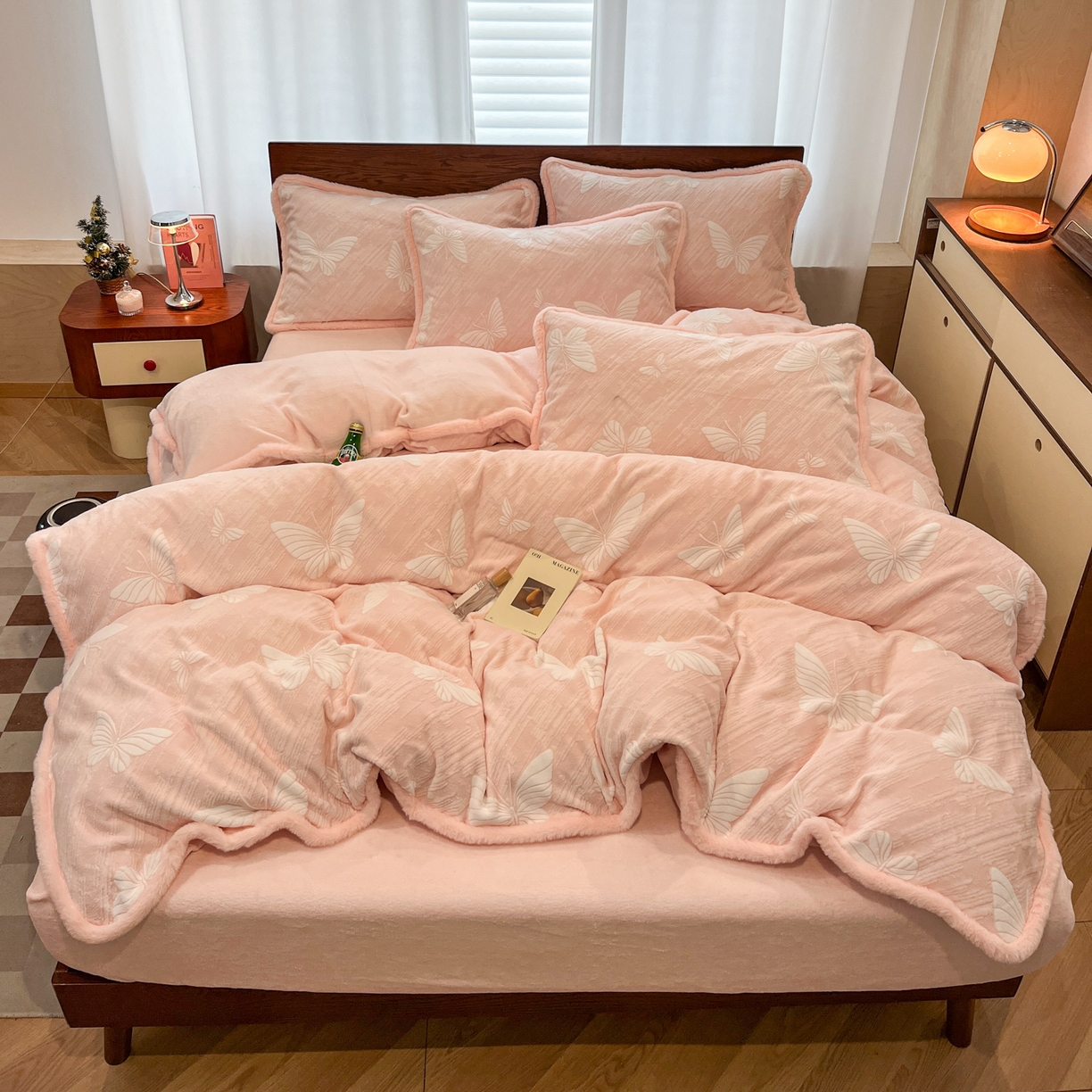 91家纺网 家纺一手货源 找家纺 （总）安哆啦 2025新款着色烂花雕花兔毛绒包边牛奶绒四件套