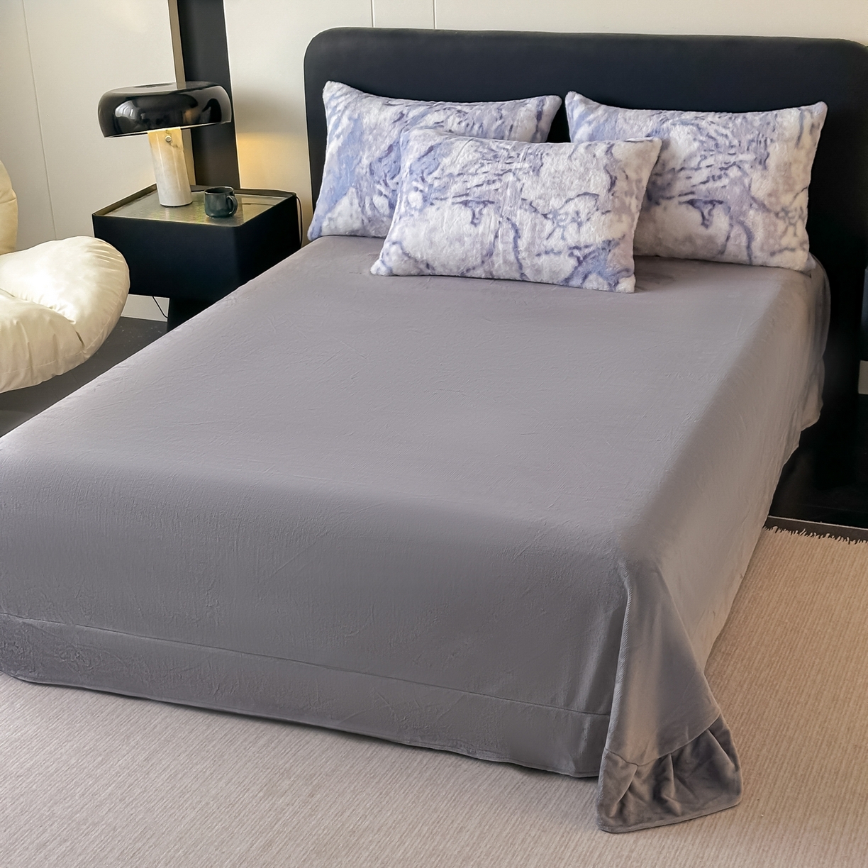 91家纺网 家纺一手货源 找家纺 鸿羽樱家纺《原伊菲晓》 2025新款美拉德复古印花抽条兔毛绒床裙款四件套 大理石紫