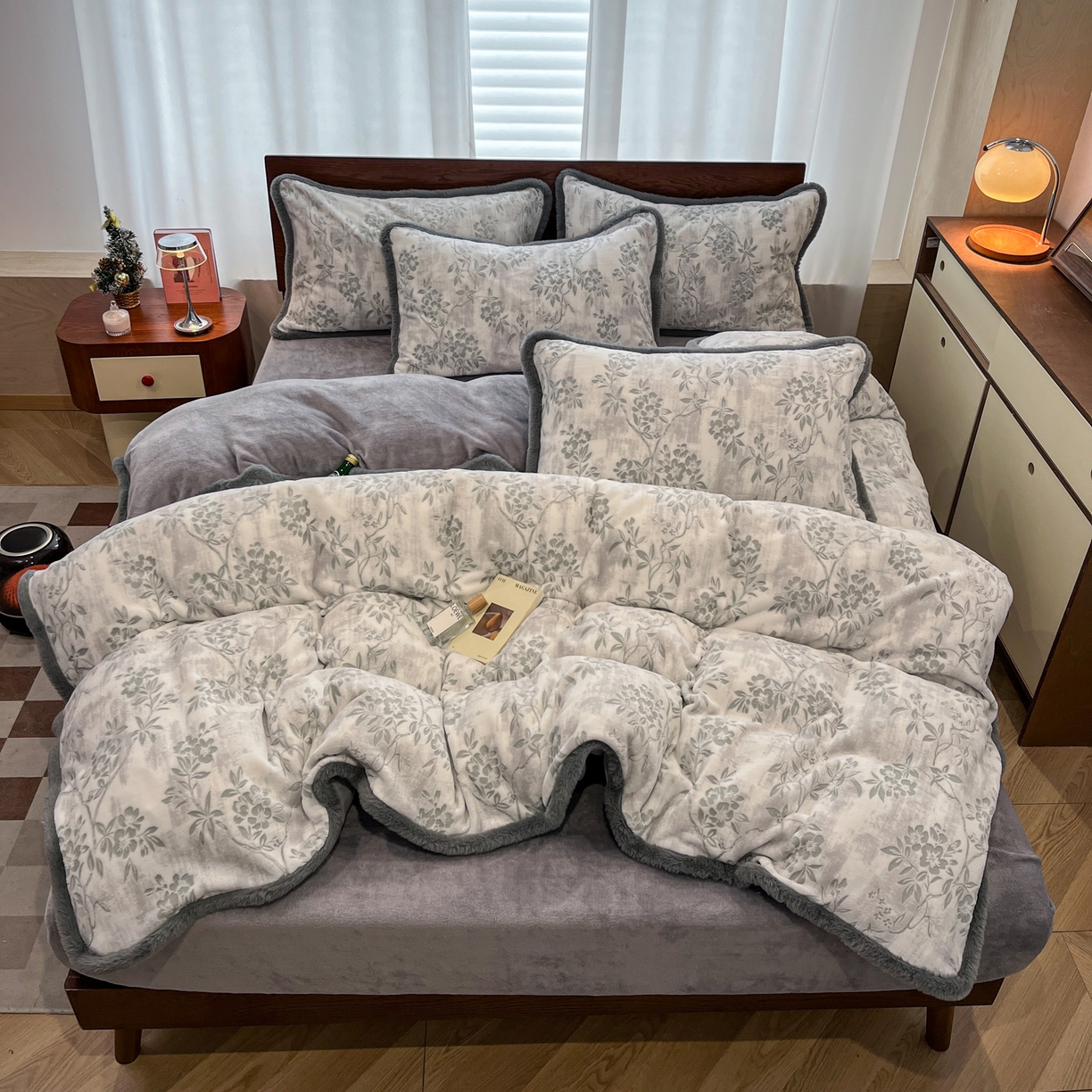 91家纺网 家纺一手货源 找家纺 （总）安哆啦 2025新款着色烂花雕花兔毛绒包边牛奶绒四件套