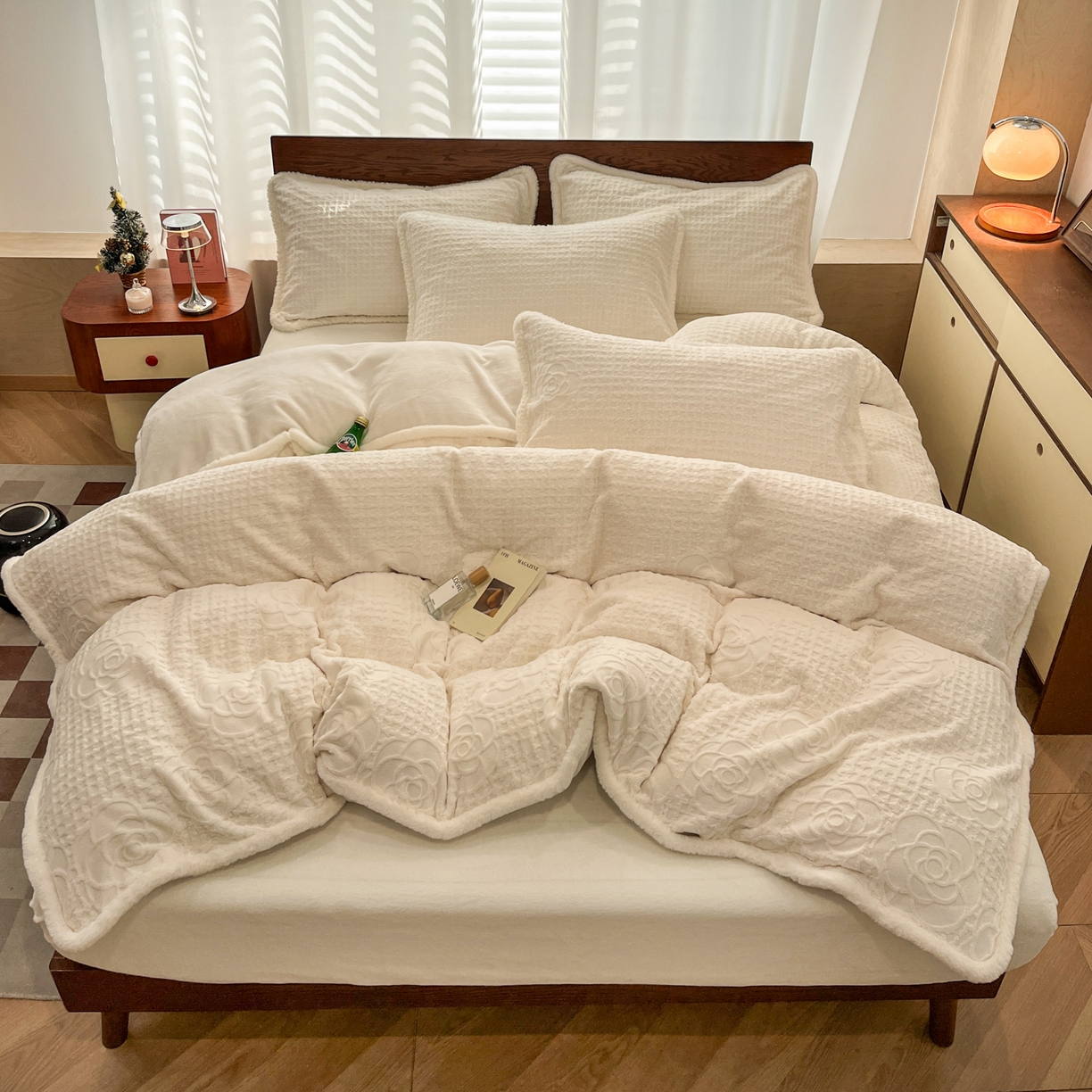 91家纺网 家纺一手货源 找家纺 （总）安哆啦 2025新款着色烂花雕花兔毛绒包边牛奶绒四件套