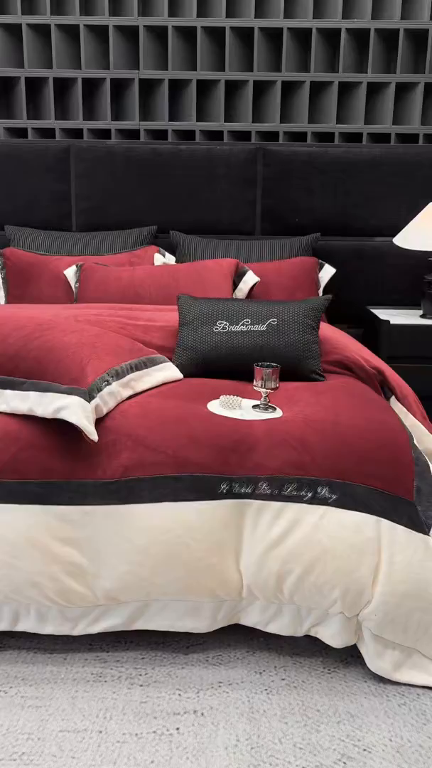 91家纺网 家纺一手货源 找家纺 蓝梦 2025新款270g全消光牛奶绒四件套-雪芙莉系列 安可拉红