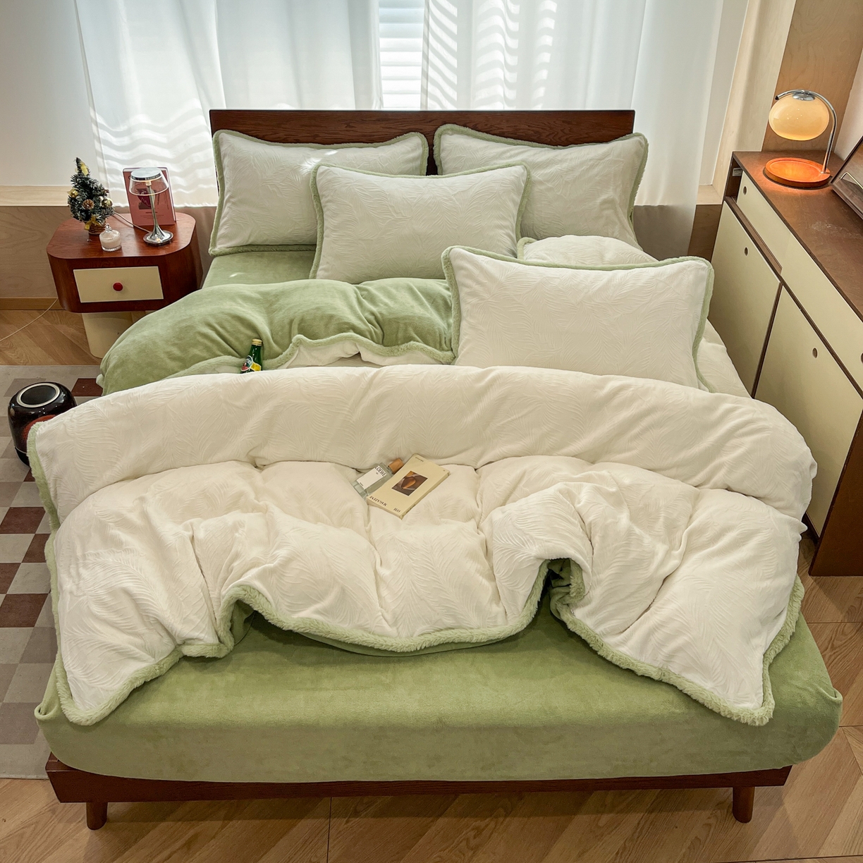 91家纺网 家纺一手货源 找家纺 （总）安哆啦 2025新款着色烂花雕花兔毛绒包边牛奶绒四件套