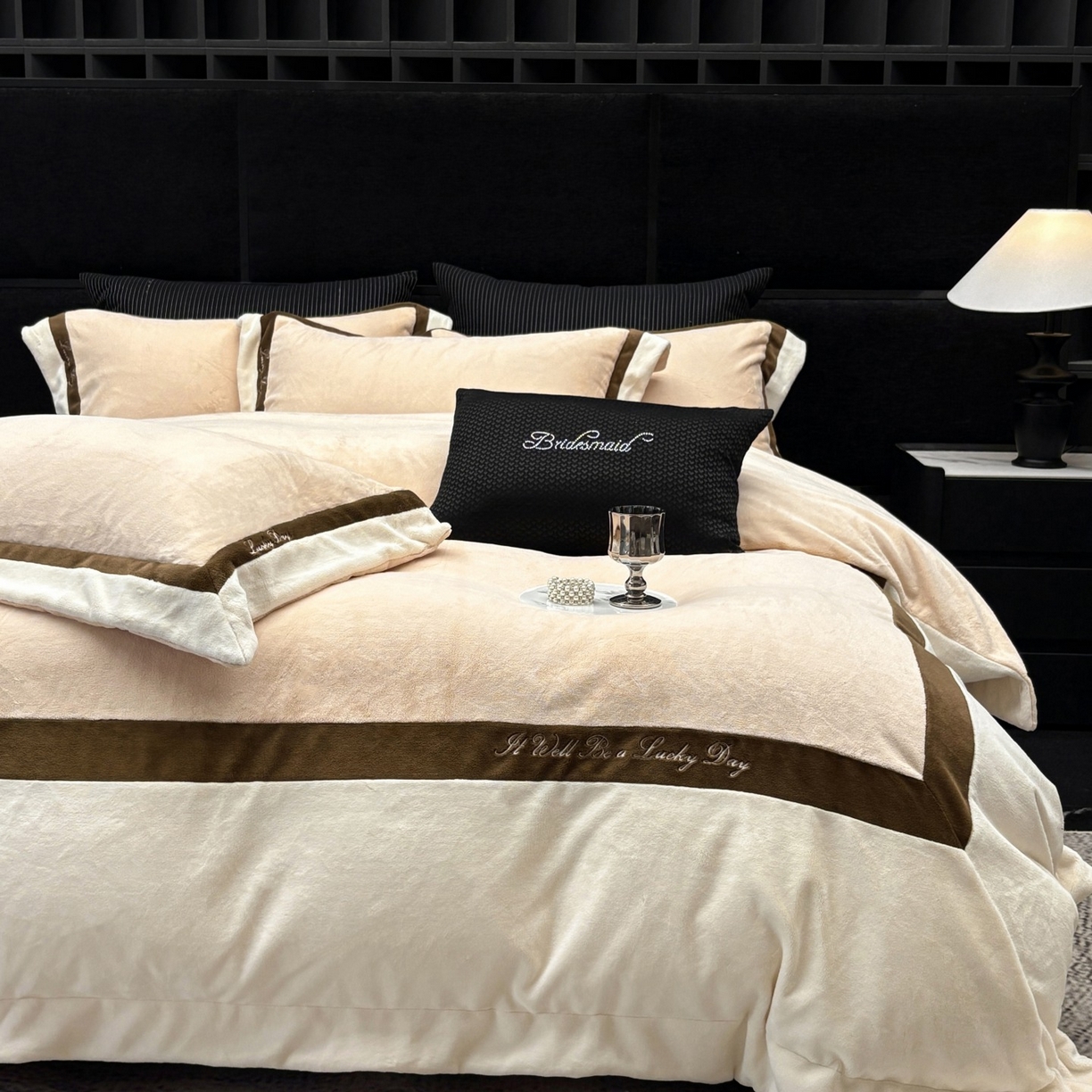 91家纺网 家纺一手货源 找家纺 蓝梦 2025新款270g全消光牛奶绒四件套-雪芙莉系列 贝壳粉