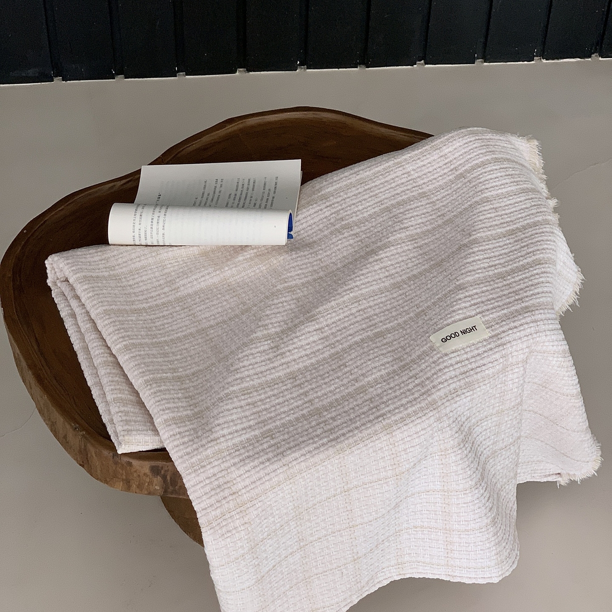 91家纺网 家纺一手货源 找家纺 小欢喜 2025新款雪尼尔盖毯午休毯 慕思-米