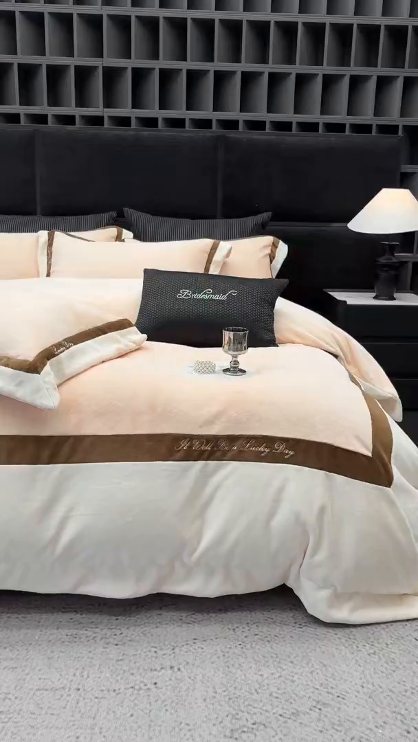 91家纺网 家纺一手货源 找家纺 蓝梦 2025新款270g全消光牛奶绒四件套-雪芙莉系列 贝壳粉