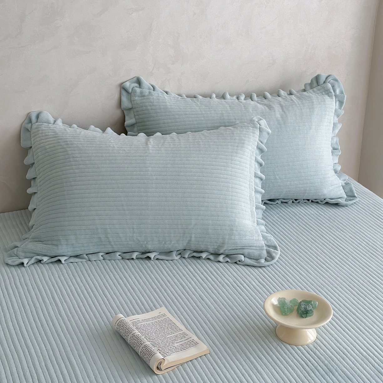 91家纺网 家纺一手货源 找家纺 （总）琳可家居 2025新款纯色消光高克重牛奶绒夹棉床笠保暖加厚床笠三件套（提供买家秀）