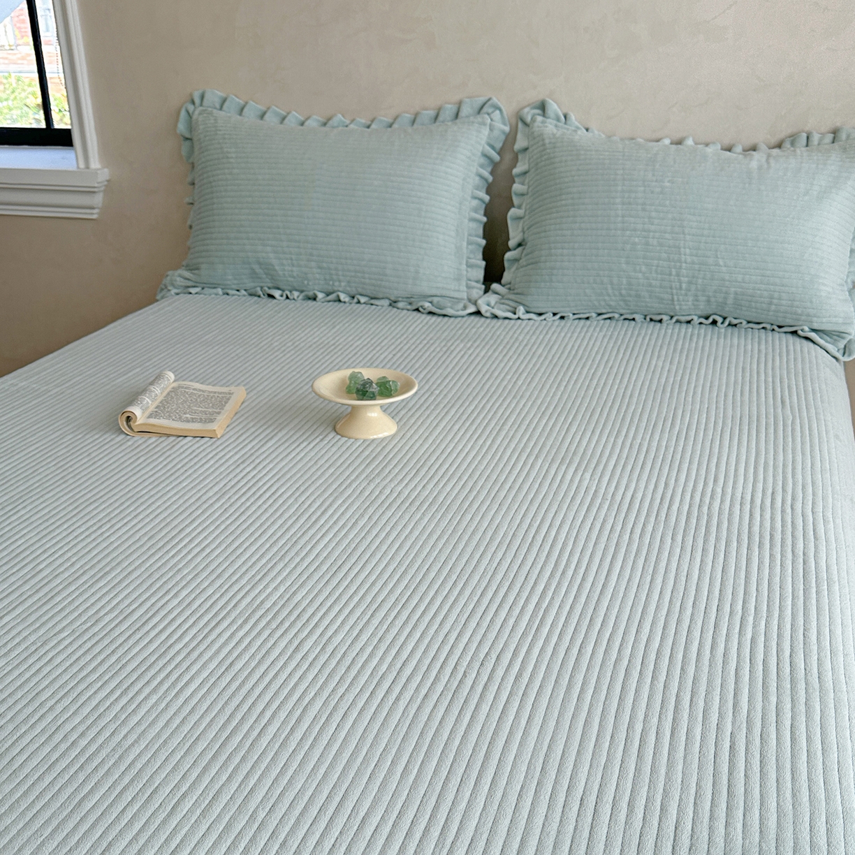 91家纺网 家纺一手货源 找家纺 （总）琳可家居 2025新款纯色消光高克重牛奶绒夹棉床笠保暖加厚床笠三件套（提供买家秀）