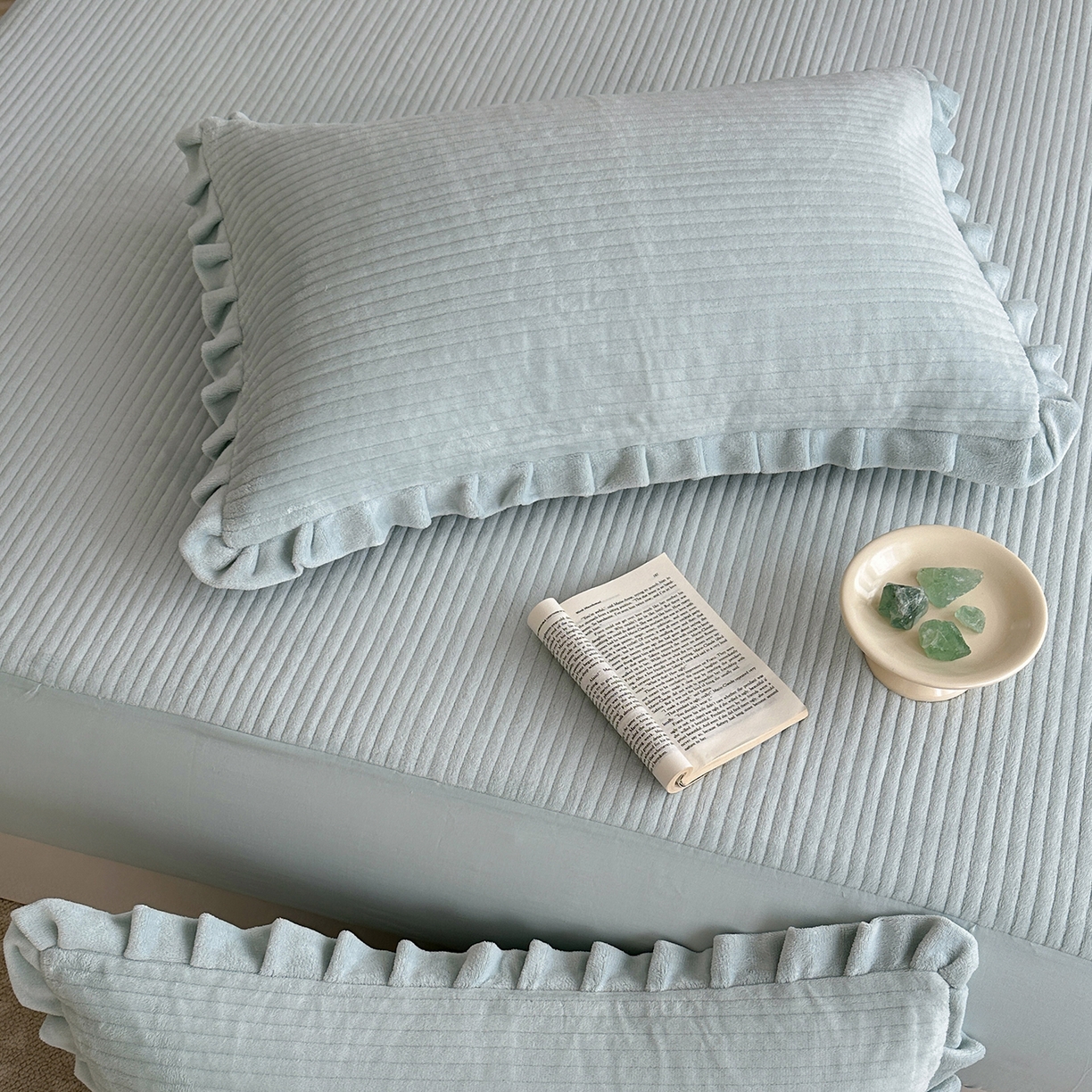 91家纺网 家纺一手货源 找家纺 （总）琳可家居 2025新款纯色消光高克重牛奶绒夹棉床笠保暖加厚床笠三件套（提供买家秀）