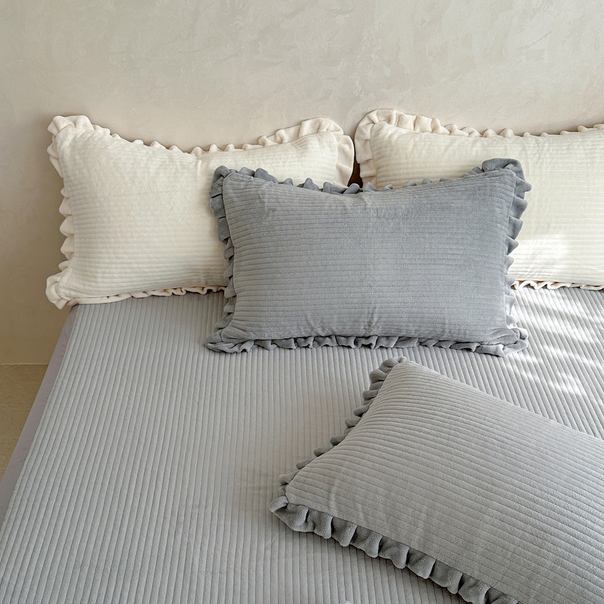 91家纺网 家纺一手货源 找家纺 琳可家居 2025新款纯色消光高克重牛奶绒夹棉床笠保暖加厚床笠三件套（提供买家秀） 静谧灰-床笠款