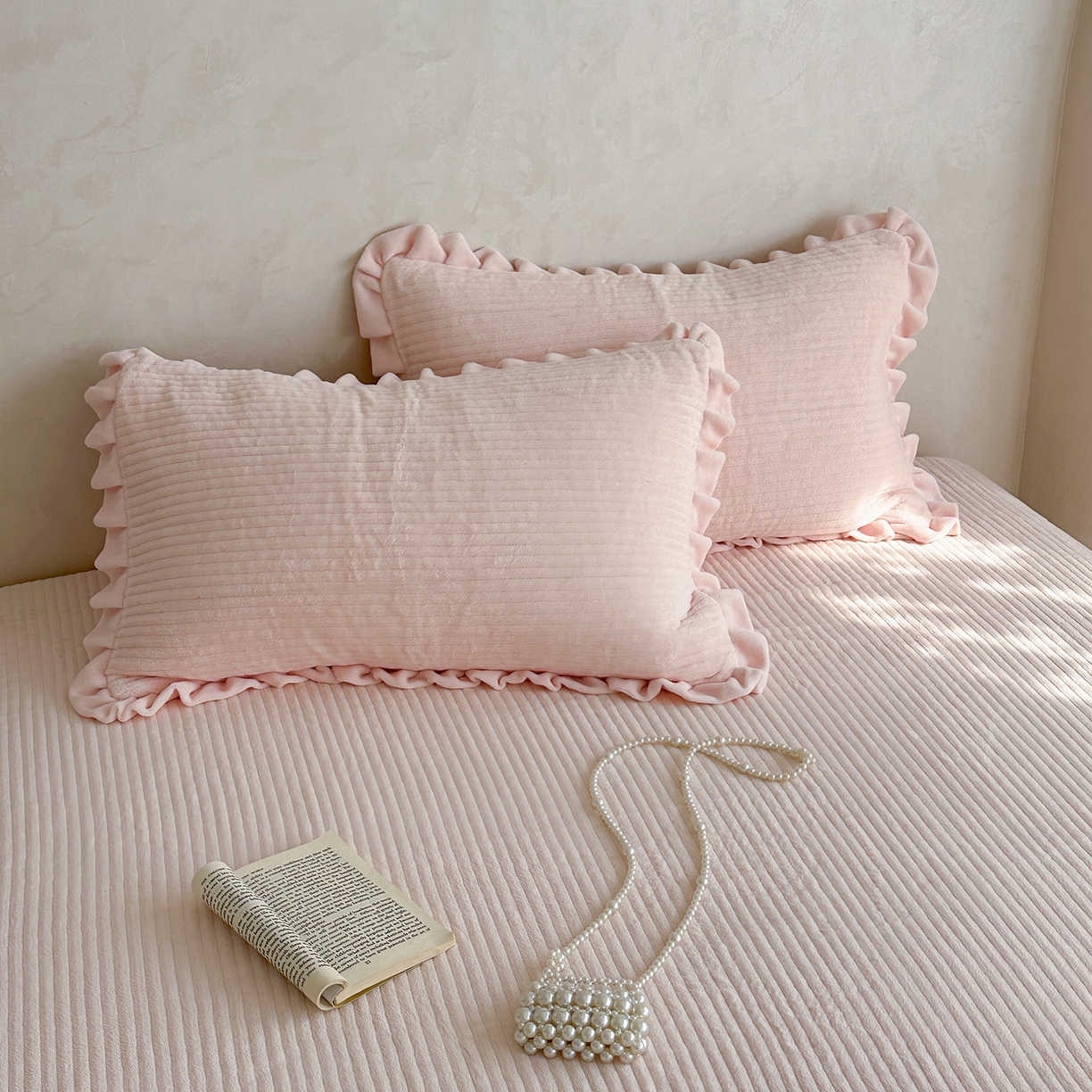 91家纺网 家纺一手货源 找家纺 琳可家居 2025新款纯色消光高克重牛奶绒夹棉床笠保暖加厚床笠三件套（提供买家秀） 悠悠粉-床笠款