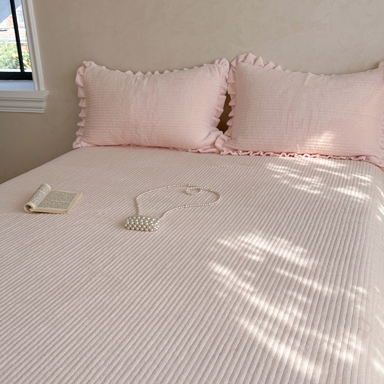 91家纺网 家纺一手货源 找家纺 琳可家居 2025新款纯色消光高克重牛奶绒夹棉床笠保暖加厚床笠三件套（提供买家秀） 悠悠粉-床笠款