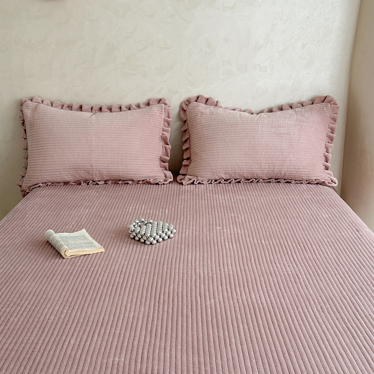 91家纺网 家纺一手货源 找家纺 琳可家居 2025新款纯色消光高克重牛奶绒夹棉床笠保暖加厚床笠三件套（提供买家秀） 浅豆沙-床笠款