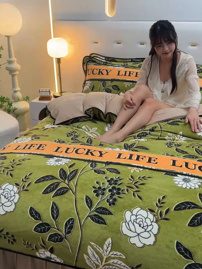 91家纺网 家纺一手货源 找家纺 佳一 2025新款高克重8-9斤 印花牛奶绒四件套 七里香