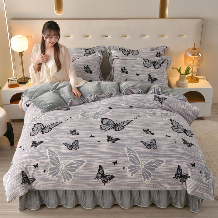 91家纺网 家纺一手货源 找家纺 佳一 2025新款高克重8-9斤 印花牛奶绒四件套 梦蝶-灰