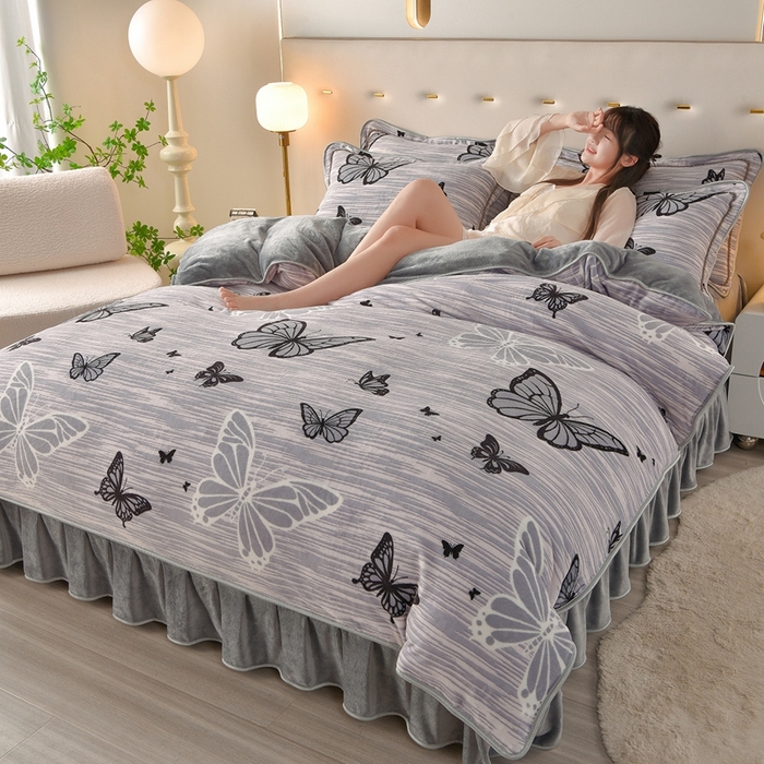 91家纺网 家纺一手货源 找家纺 佳一 2025新款高克重8-9斤 印花牛奶绒四件套 梦蝶-灰