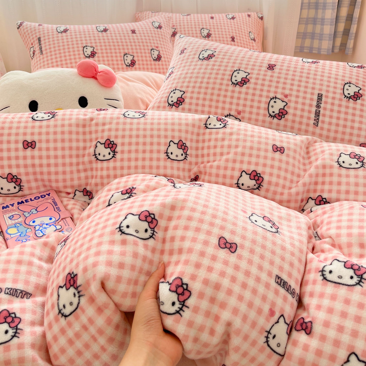 91家纺网 家纺一手货源 找家纺 星禾优选 2025新款三丽鸥高克重牛奶绒印花四件套 绒-胡须粉kt