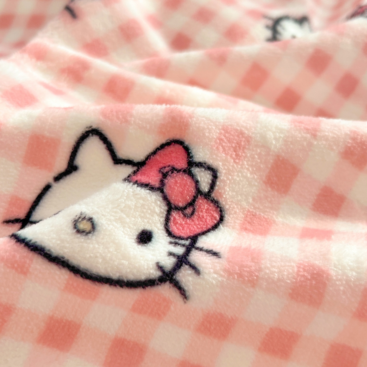 91家纺网 家纺一手货源 找家纺 星禾优选 2025新款三丽鸥高克重牛奶绒印花四件套 绒-胡须粉kt