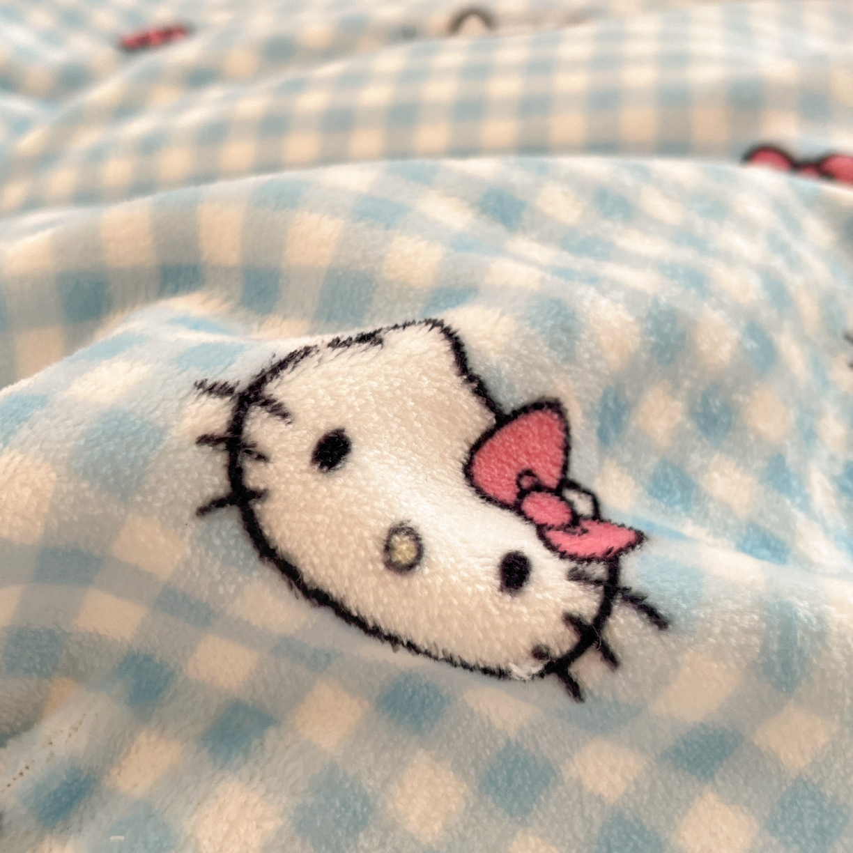 91家纺网 家纺一手货源 找家纺 星禾优选 2025新款三丽鸥高克重牛奶绒印花四件套 绒-胡须蓝kt