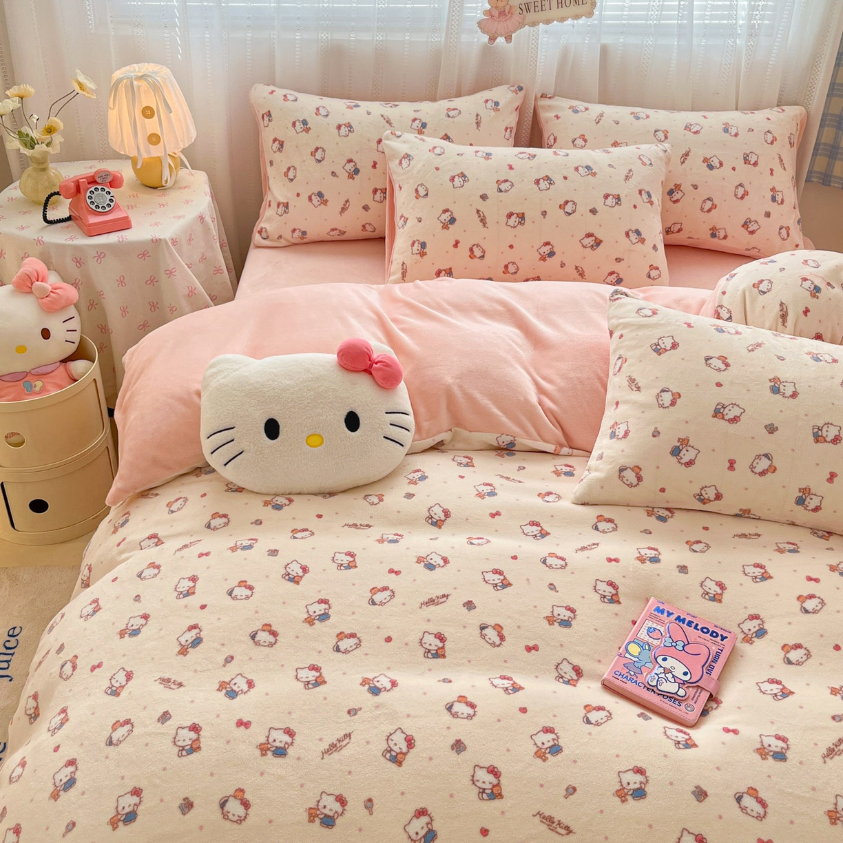 91家纺网 家纺一手货源 找家纺 星禾优选 2025新款三丽鸥高克重牛奶绒印花四件套 绒-凯蒂与熊