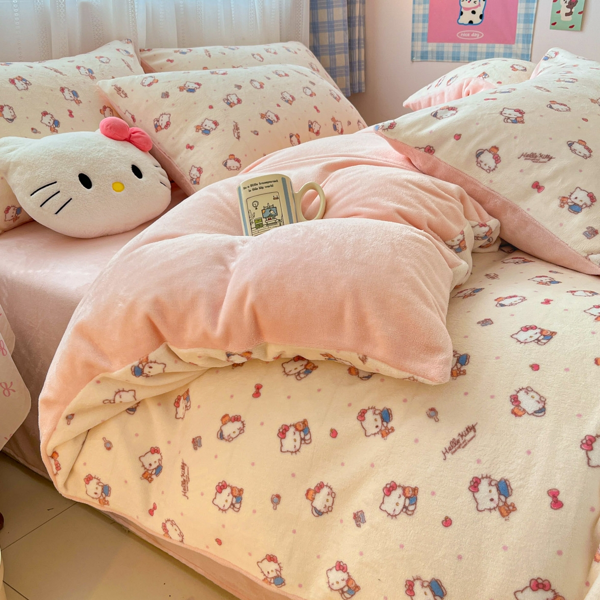 91家纺网 家纺一手货源 找家纺 星禾优选 2025新款三丽鸥高克重牛奶绒印花四件套 绒-凯蒂与熊