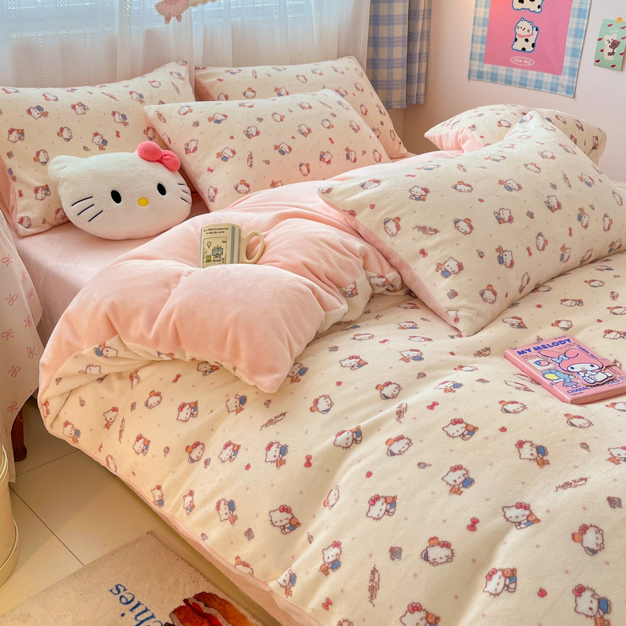 91家纺网 家纺一手货源 找家纺 星禾优选 2025新款三丽鸥高克重牛奶绒印花四件套 绒-凯蒂与熊