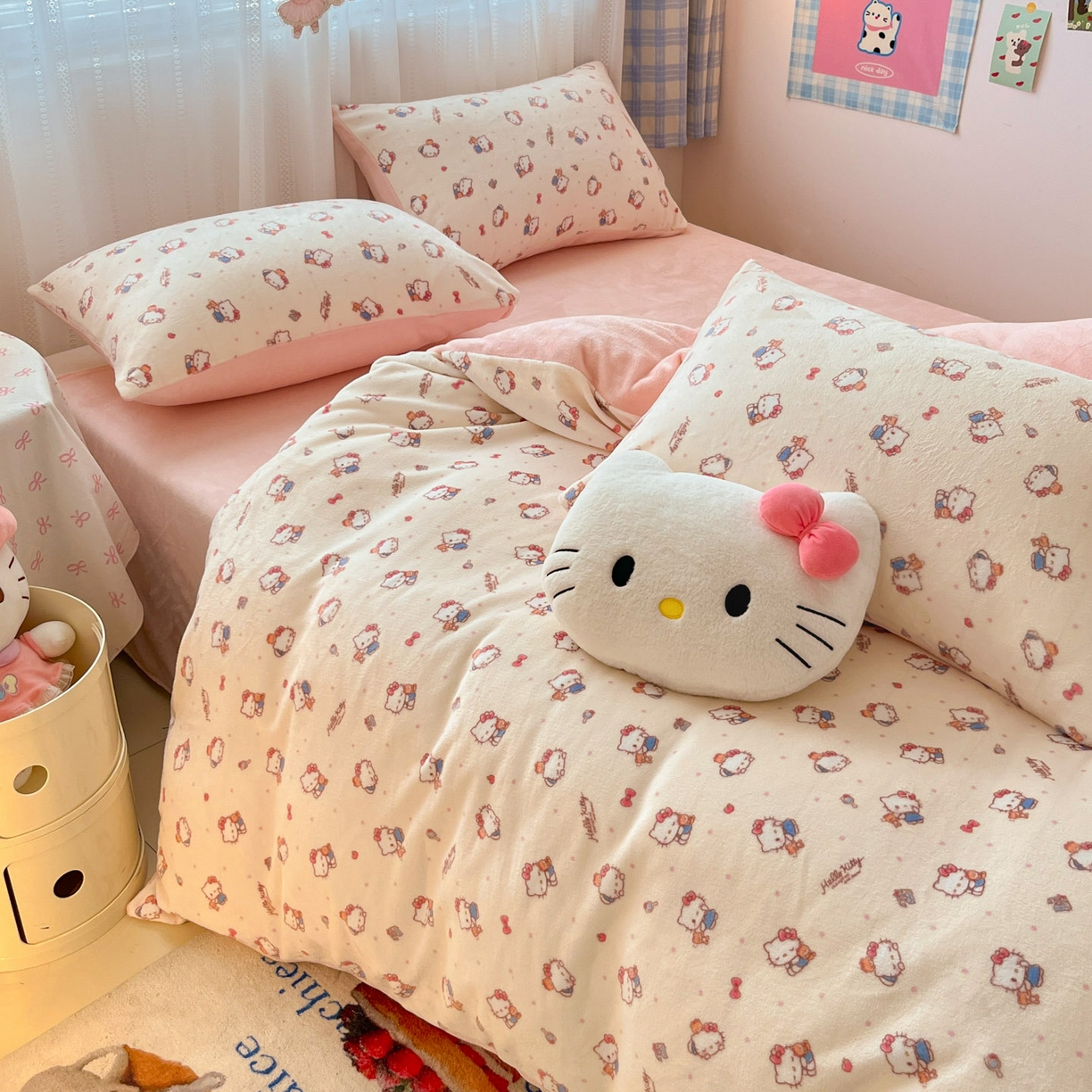 91家纺网 家纺一手货源 找家纺 星禾优选 2025新款三丽鸥高克重牛奶绒印花四件套 绒-凯蒂与熊