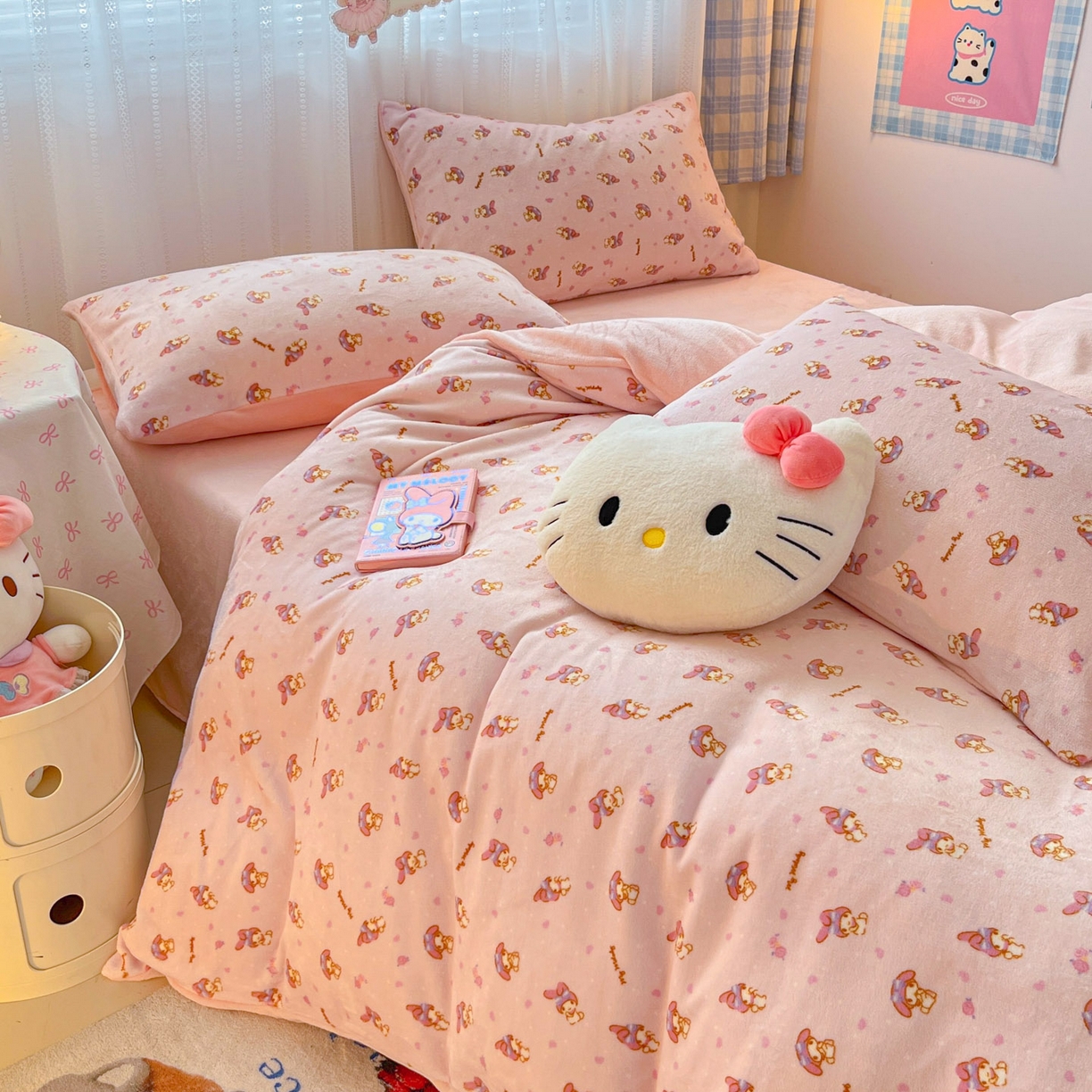 91家纺网 家纺一手货源 找家纺 星禾优选 2025新款三丽鸥高克重牛奶绒印花四件套 绒-糯叽美乐蒂