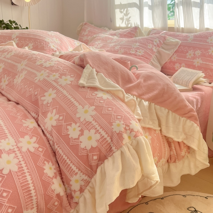 91家纺网 家纺一手货源 找家纺 （总）爱家（原缔乐家纺） 2025新款牛奶雕花绒四件套-小雏菊