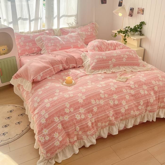 91家纺网 家纺一手货源 找家纺 （总）爱家（原缔乐家纺） 2025新款牛奶雕花绒四件套-小雏菊