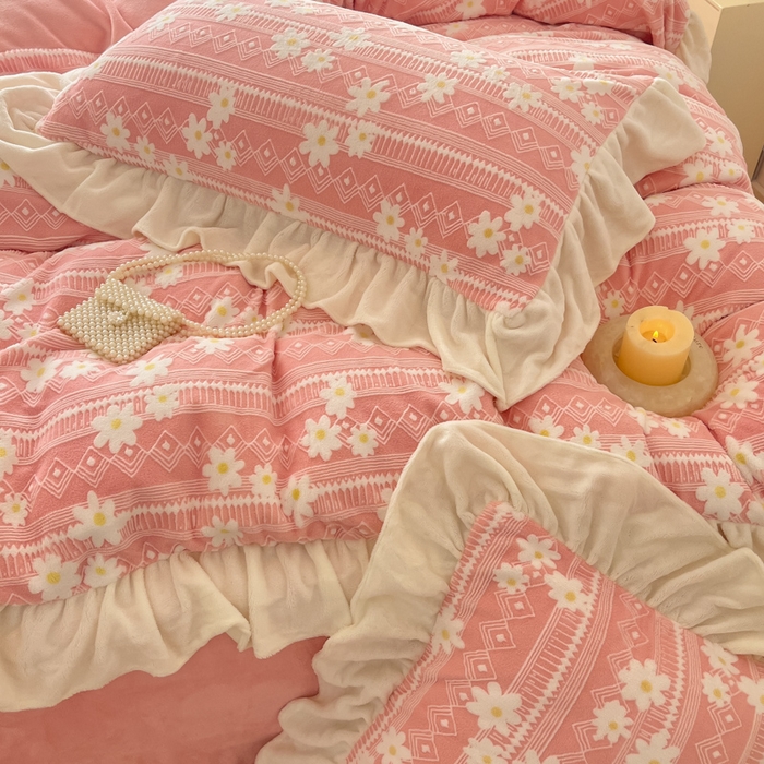 91家纺网 家纺一手货源 找家纺 （总）爱家（原缔乐家纺） 2025新款牛奶雕花绒四件套-小雏菊