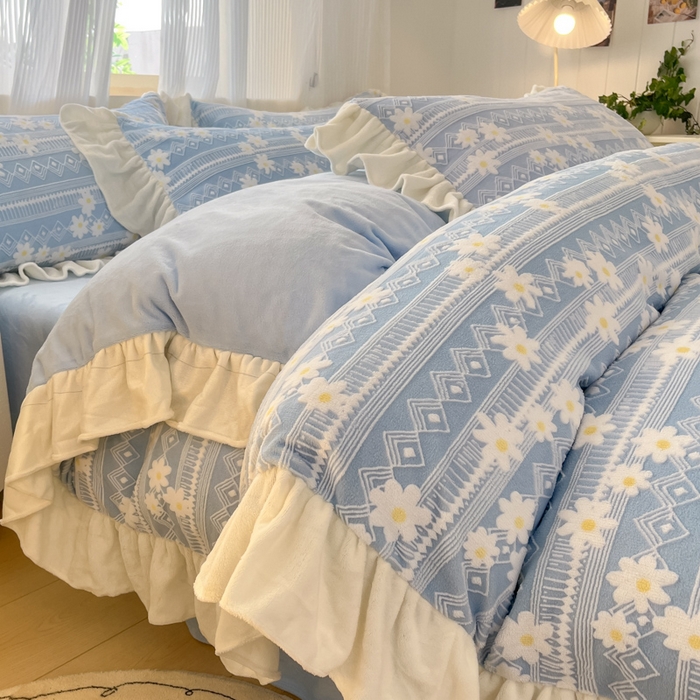 91家纺网 家纺一手货源 找家纺 爱家（原缔乐家纺） 2025新款牛奶雕花绒四件套-小雏菊 小雏菊-天空兰