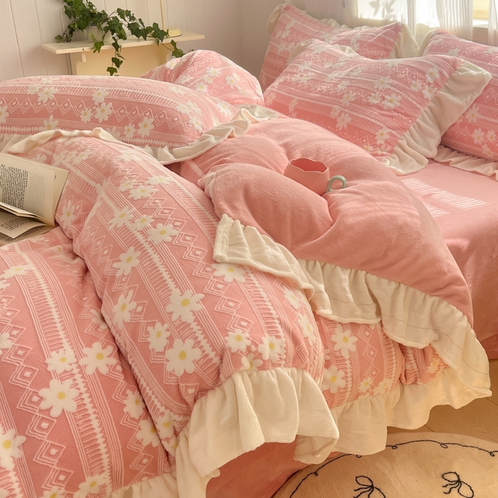 91家纺网 家纺一手货源 找家纺 （总）爱家（原缔乐家纺） 2025新款牛奶雕花绒四件套-小雏菊