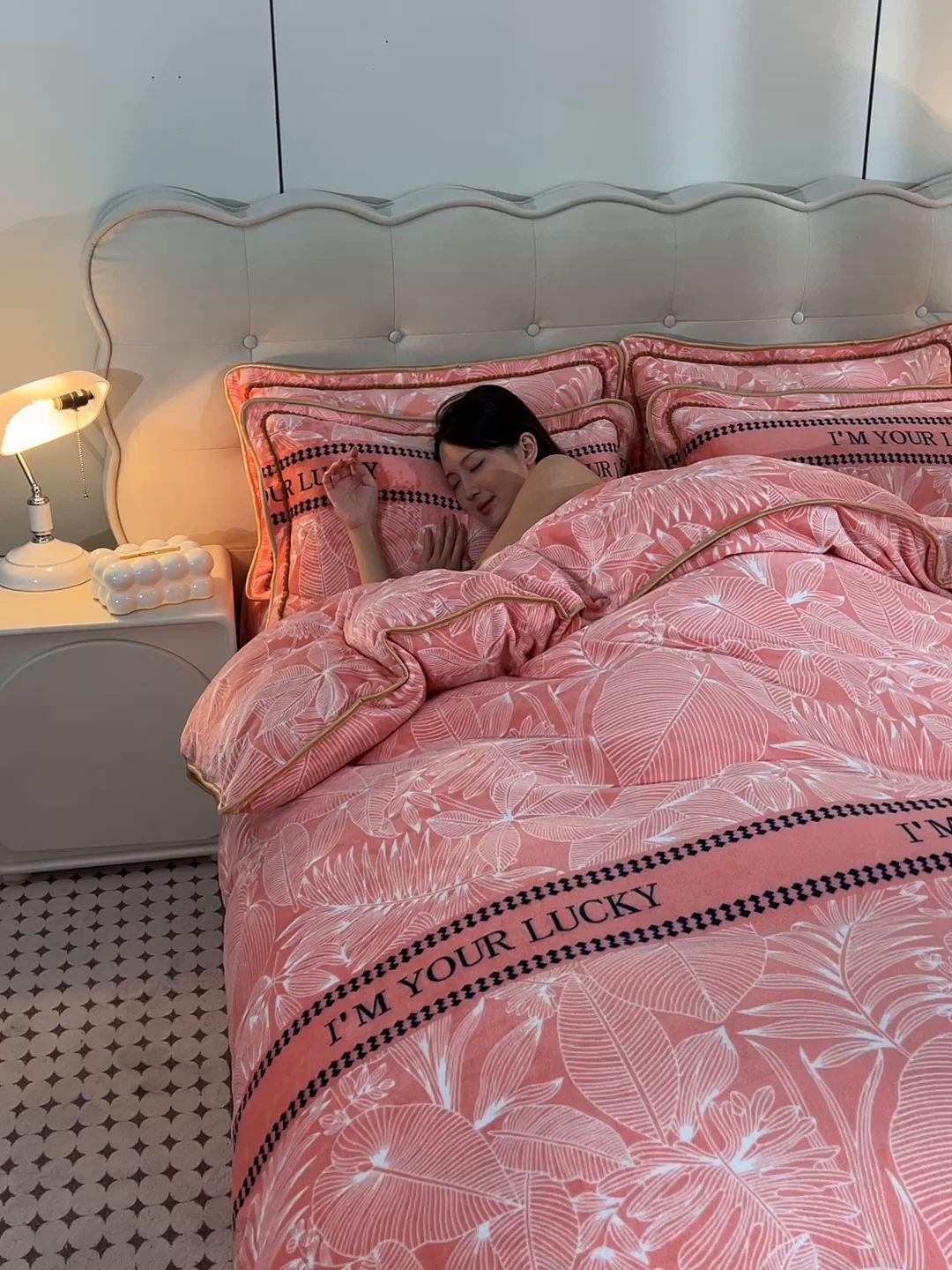 91家纺网 家纺一手货源 找家纺 佳一 2025新款高克重8-9斤 印花牛奶绒四件套 暖暖时光