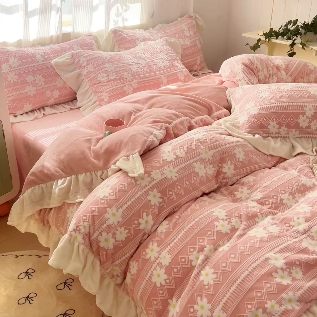 91家纺网 家纺一手货源 找家纺 （总）爱家（原缔乐家纺） 2025新款牛奶雕花绒四件套-小雏菊