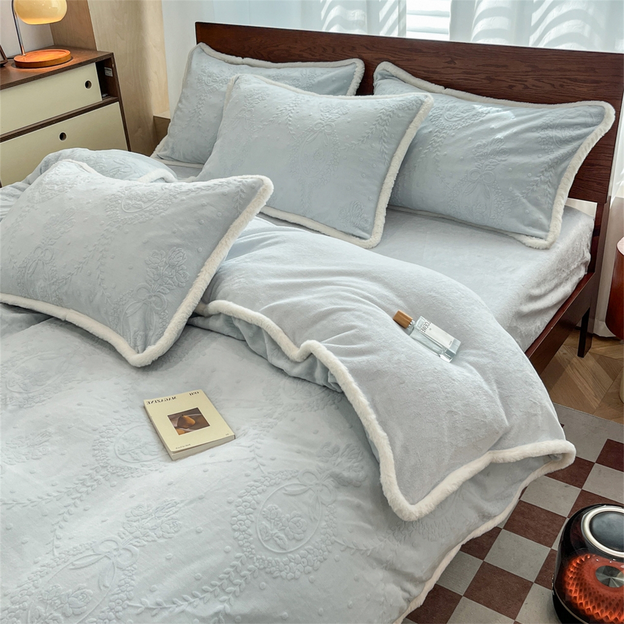 91家纺网 家纺一手货源 找家纺 （总）安哆啦 2025新款着色烂花雕花兔毛绒包边牛奶绒四件套