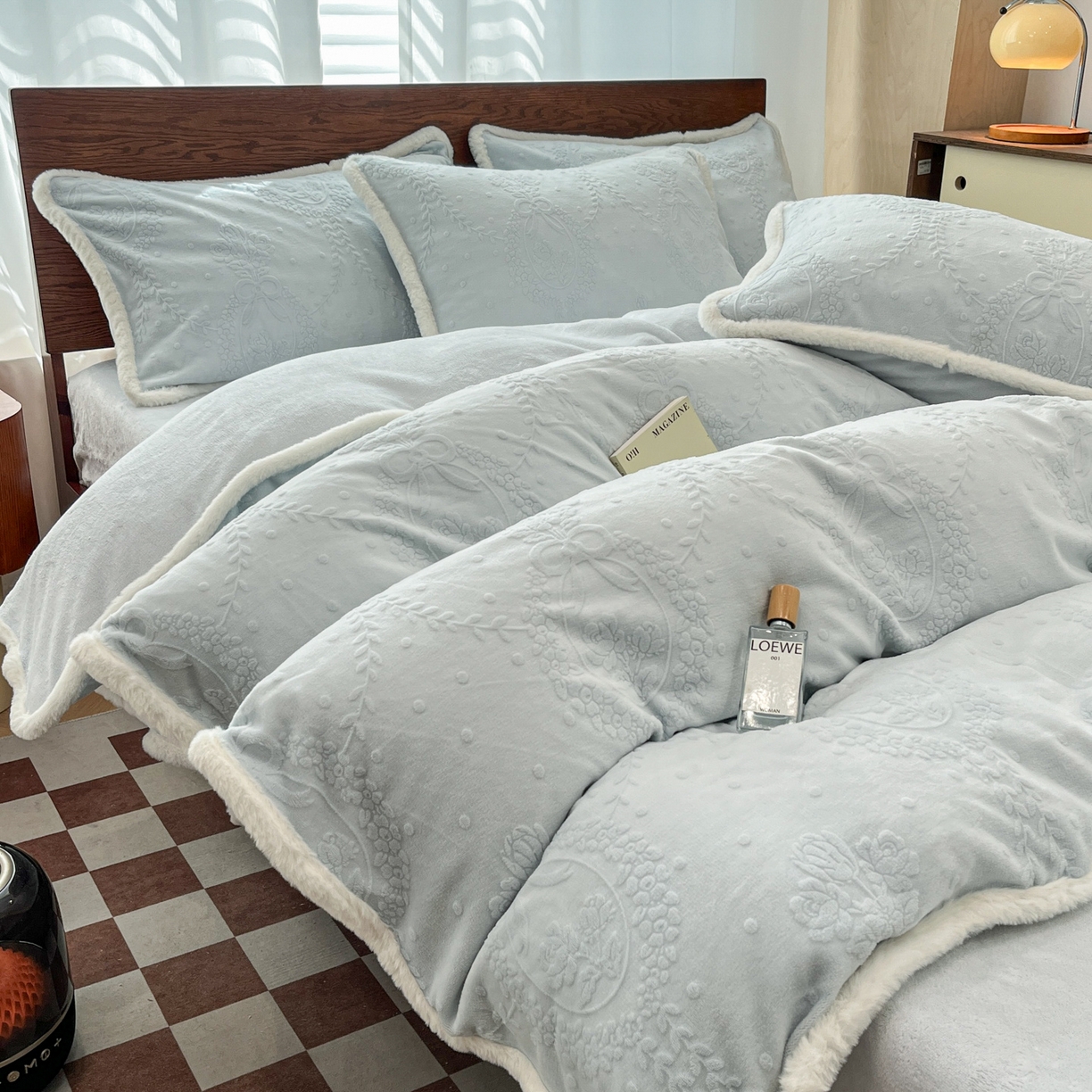 91家纺网 家纺一手货源 找家纺 （总）安哆啦 2025新款着色烂花雕花兔毛绒包边牛奶绒四件套