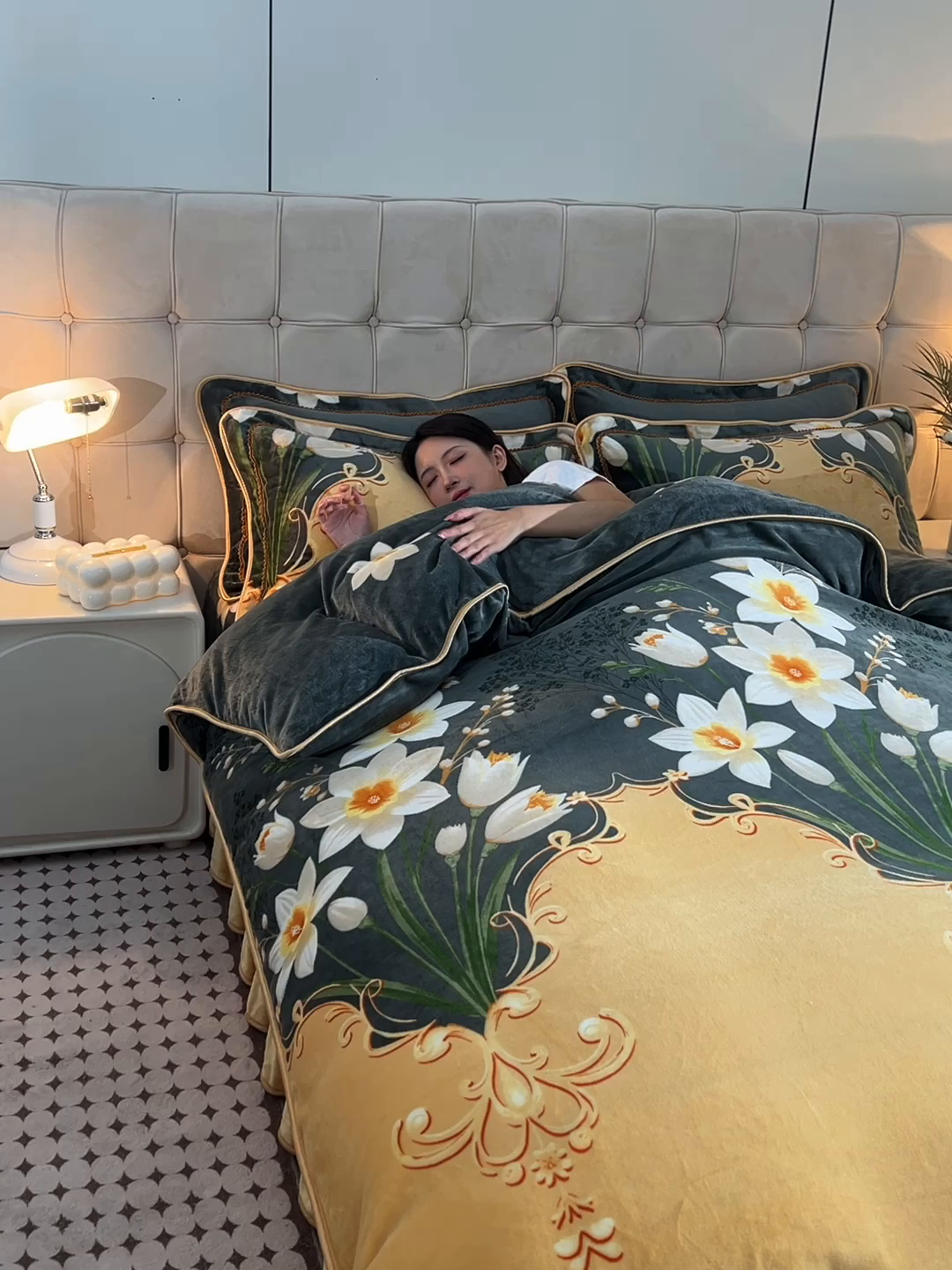 91家纺网 家纺一手货源 找家纺 佳一 2025新款高克重8-9斤 印花牛奶绒四件套 欧式浪漫