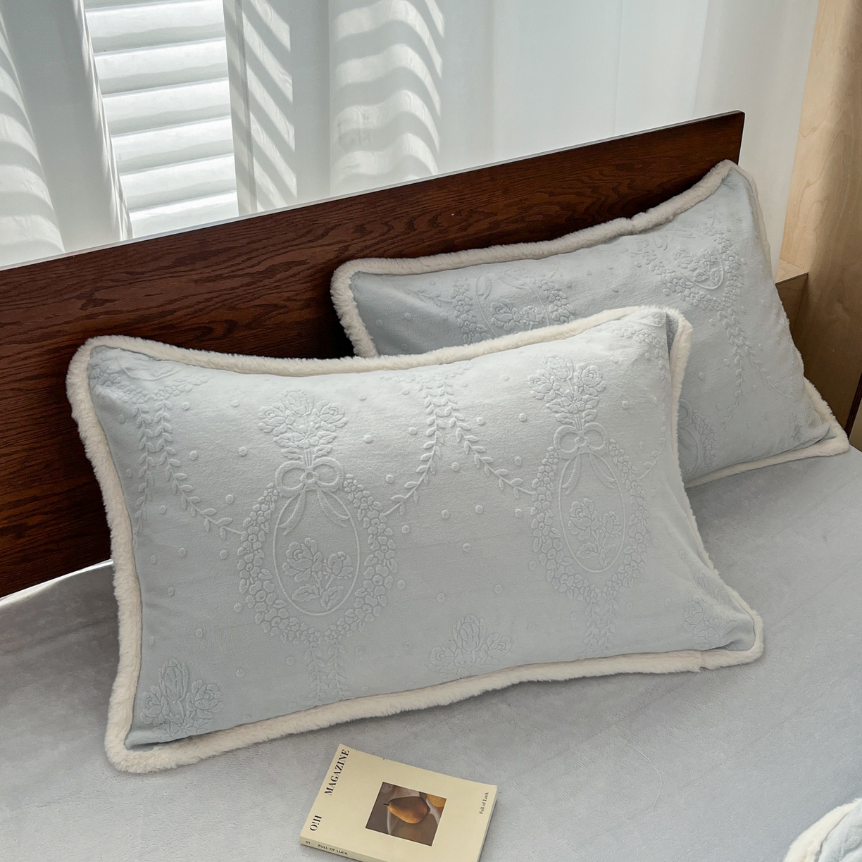 91家纺网 家纺一手货源 找家纺 安哆啦 2025新款着色烂花雕花兔毛绒包边牛奶绒四件套 包边花漾浅梦