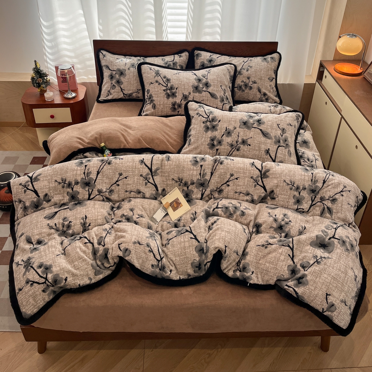 安哆啦 2025新款着色烂花雕花兔毛绒包边牛奶绒四件套 花上枝-咖