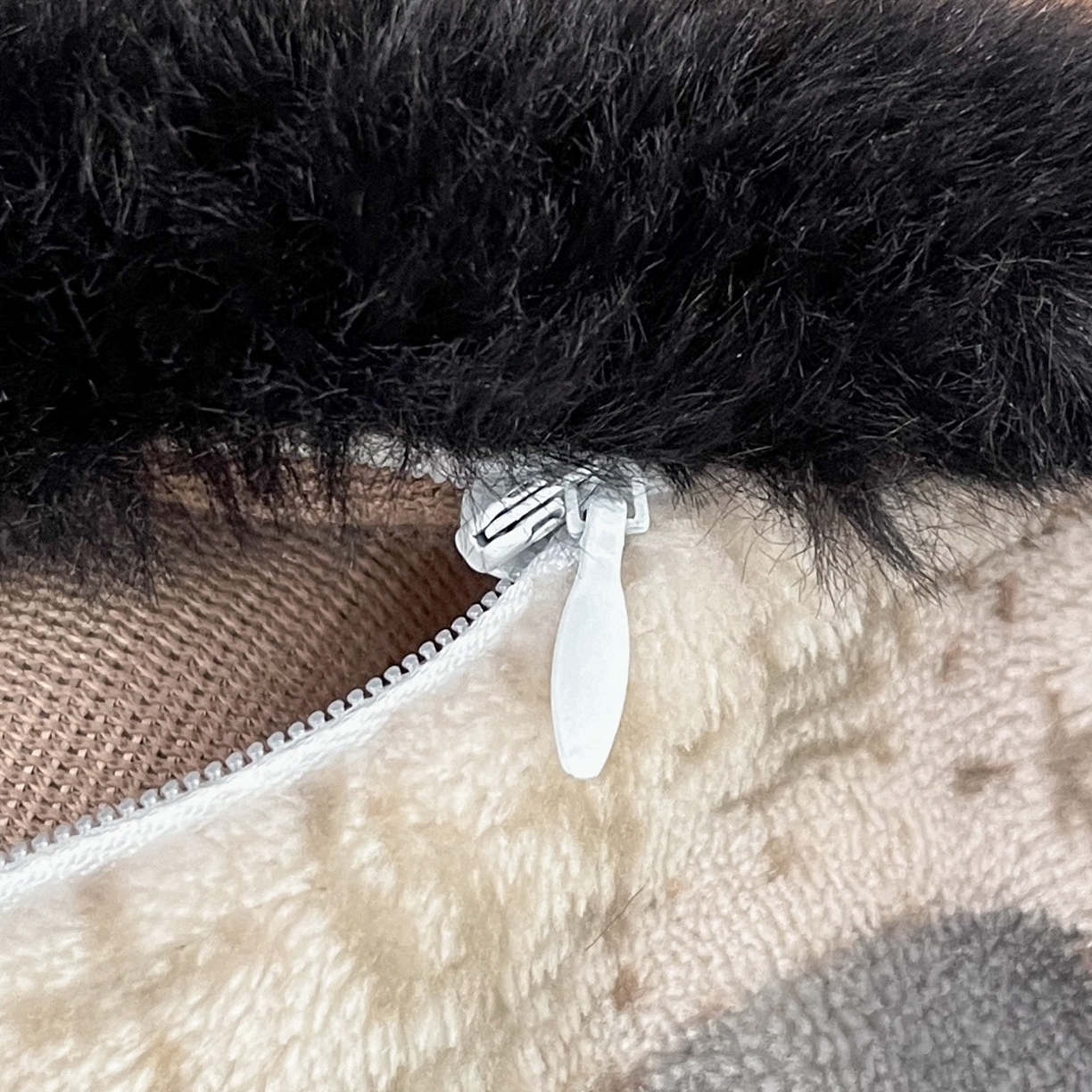 91家纺网 家纺一手货源 找家纺 安哆啦 2025新款着色烂花雕花兔毛绒包边牛奶绒四件套 花上枝-咖