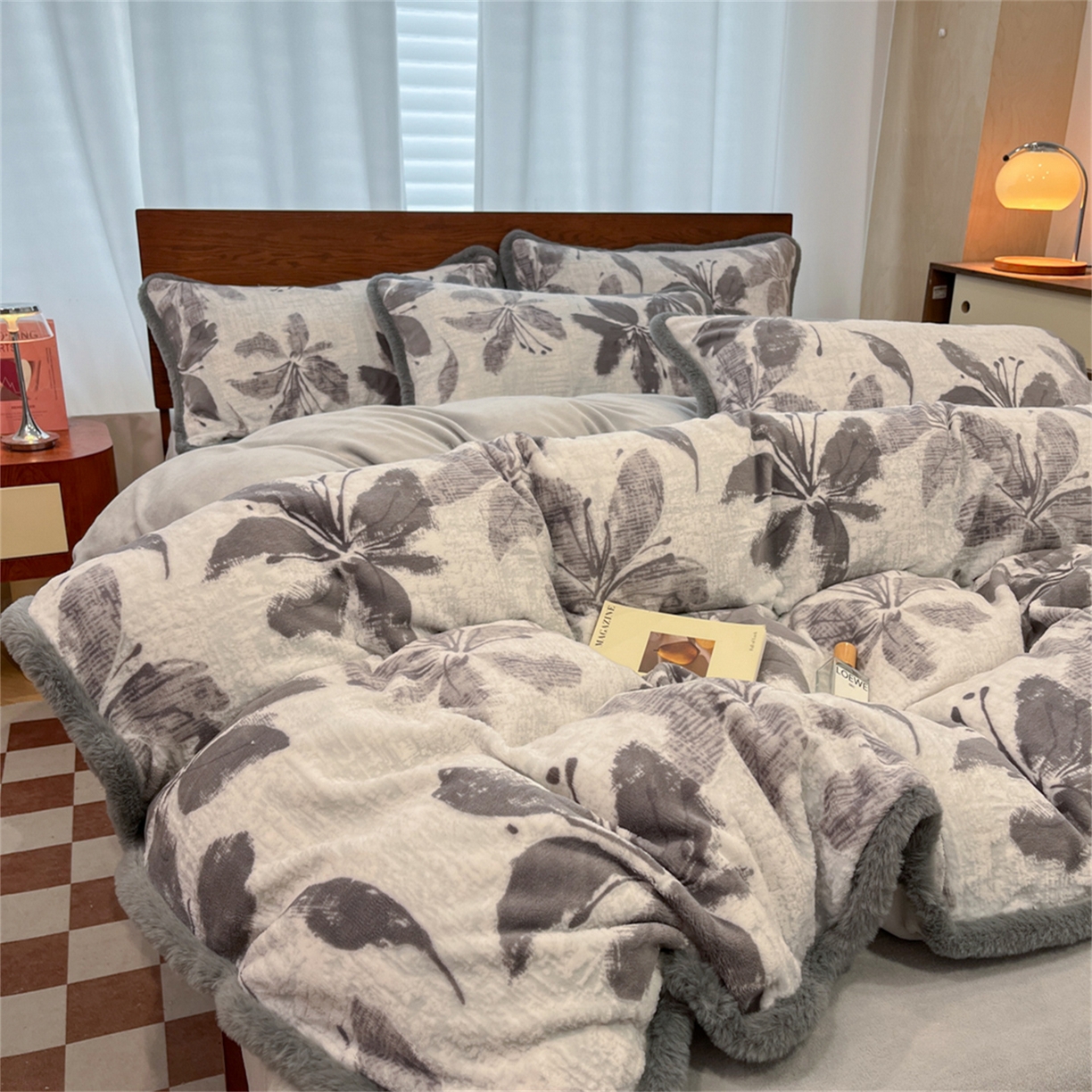 91家纺网 家纺一手货源 找家纺 安哆啦 2025新款着色烂花雕花兔毛绒包边牛奶绒四件套 花影和诗